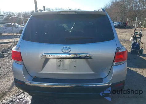 2011 Toyota Highlander Base V6 z USA, uszkodzony, nr VIN 5TDBK3EH2BS080677
